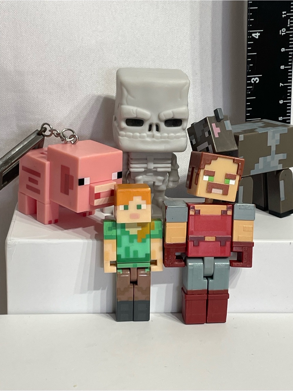Lot of 5 Minecraft Figures & Clip Pig Cow Skeleton Alex Dungeons Hal